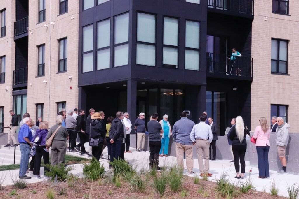 Breakwater 233 celebrates LEED certification and completion of walkway